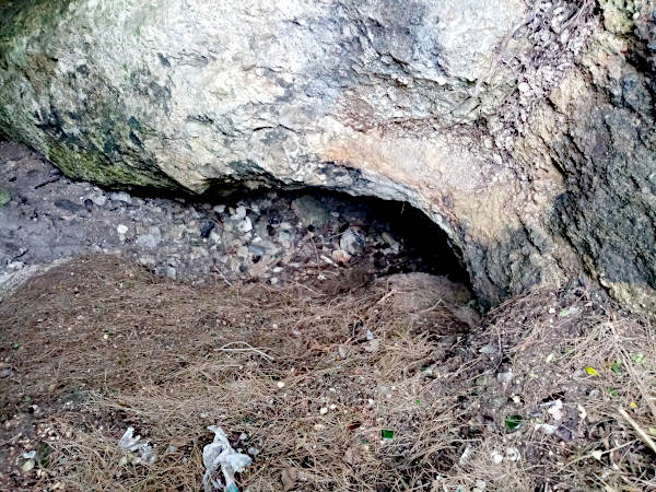 Grotta delle Fate, PU151: ingresso