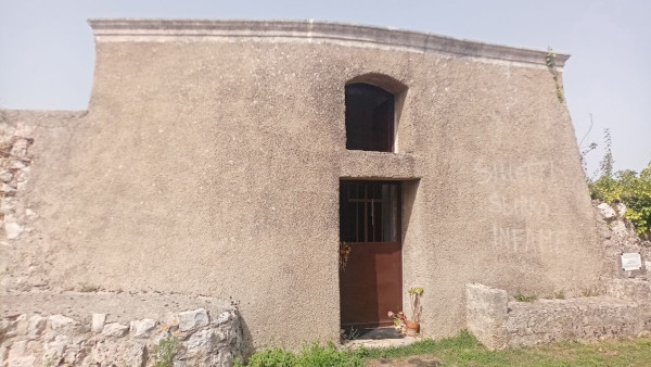 La chiesetta da cui il nome della Grotta